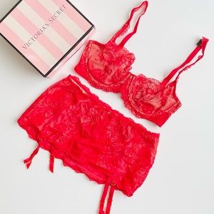32DD SMALL Victoria’s Secret red bra set
